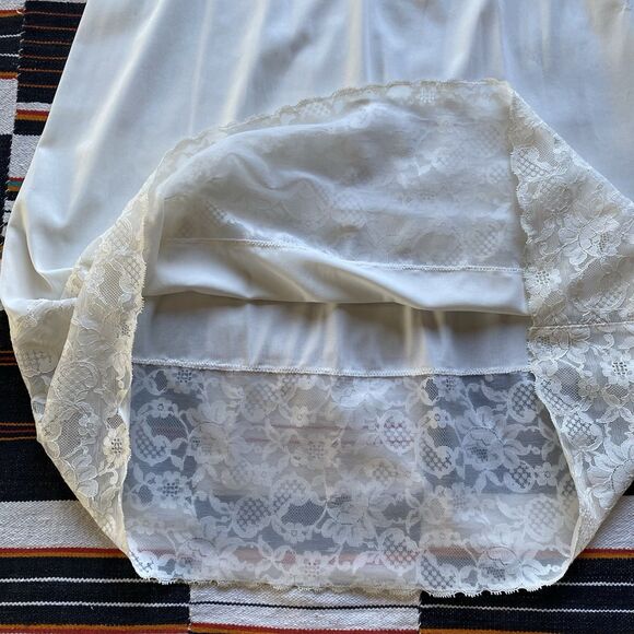 Vtg Vanity Fair White Nylon Full Slip/Dress Lingerie Lace top Lace Hem Sz 38 - Picture 11 of 16
